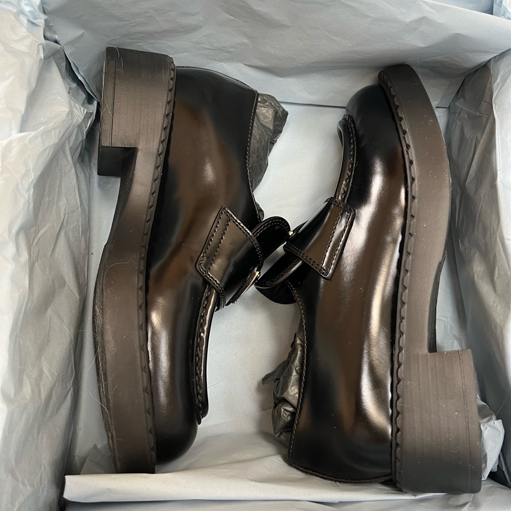 Authentic Prada loafers - Picture 2 of 10